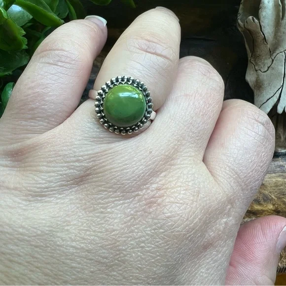 Sterling Silver Kingman Turquoise Ring Size 7.75 Green Round Cabochon Southwest - Picture 2 of 13